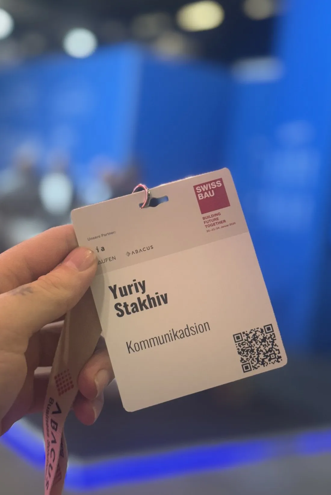 Ausstellerausweis der Swissbau 2026, ausgestellt auf Yuriy Stakhiv, Kommunikadsion
